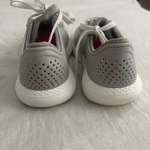Crocs women’s LiteRide Pacer 6 - Picture 4 of 6